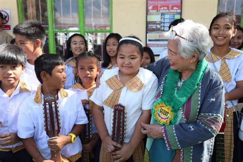 Briones hails teachers in Abra visit .